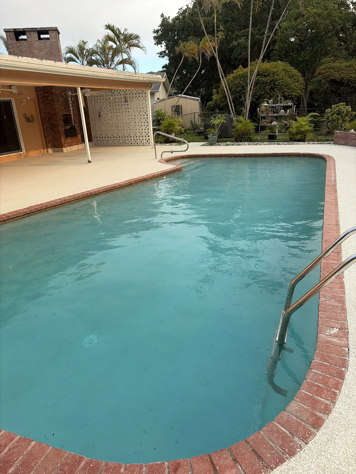 Finished flake system pool deck coating